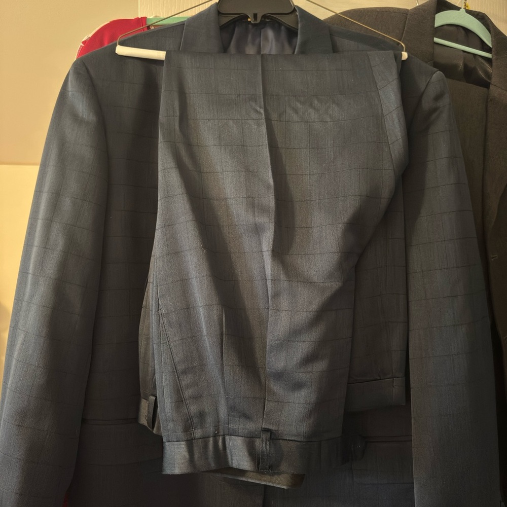 Men's Gray Two-Button Suit Jacket - image 4